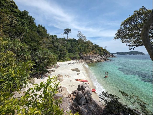 ขายที่ดิน 10 ไร่ บนเกาะหลีเป๊ะ ติดชายทะเลหาดการะ ต.เกาะสาหร่าย อ.เมืองสตูล จ.สตูล