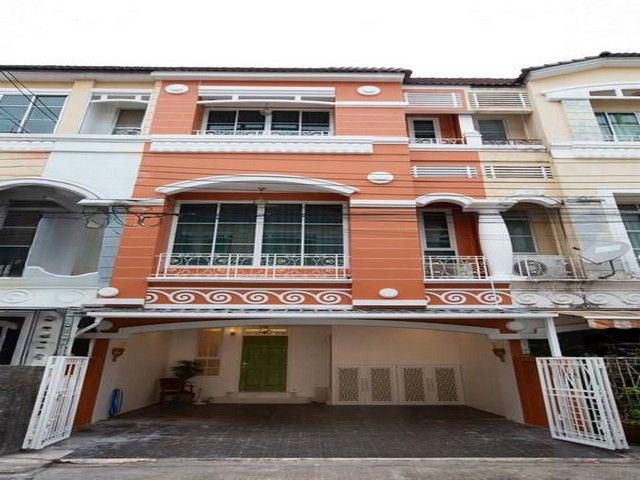 ให้เช่าทาวน์โฮม 3ชั้น ซอยประดิษฐ์มนูธรรม19 โครงการ คริสตัลวิลล์ ใกล้ Central Eastville