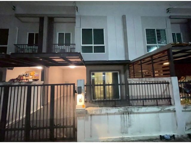 บ้านทาวน์โฮม2ชั้นใกล้ถนนสุขุมวิทหลังปั้มเชลล์หนองมน เนื้อที่ 18.5ตรว. 2.3ล้าน ต.เสม็ด อ.เมือง จ.ชลบุรี