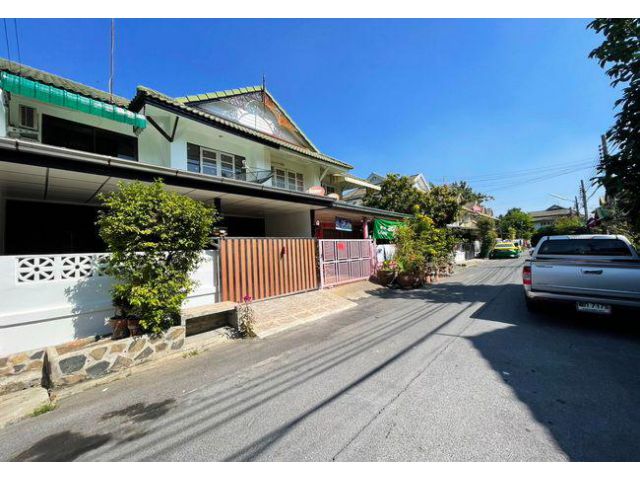 ขายทาวน์เฮ้าส์ หมู่บ้านพฤกษา 14 เอ ซอยวัดลาดปลาดุก เนื้อที่ 18 ตร.ว. 2 ชั้น 3 นอน 2 น้ำ