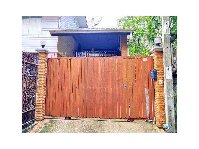 ขายบ้านเดี่ยว พร้อมที่ดิน ซอยรามคำแหง 130 บ้านเดี่ยว 2 ชั้น ครึ่งปูนครึ่งไม้