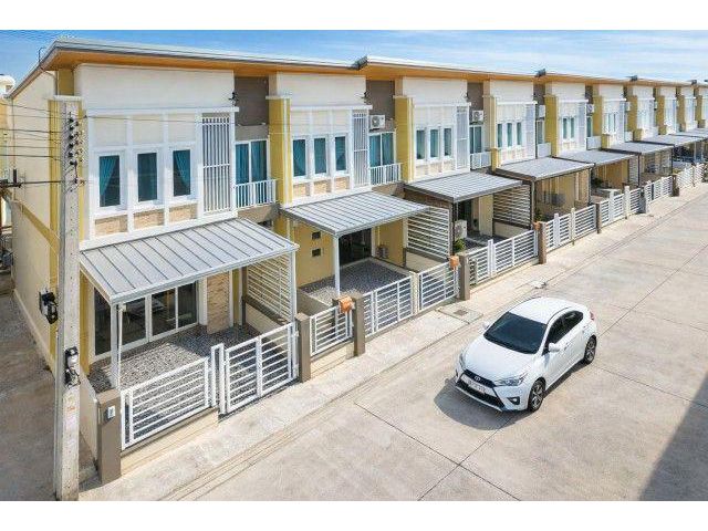หลังมุม 4นอน 2น้ำ ขนาด 28 ตร.ว.ทาวน์โฮม 2 ชั้น 220 ตร.ม.ใกล้ รร.คลองบางปิ้ง 900 ม.รับต่างชาติ BTS ศรีนครินทร์ 2.1 กม.