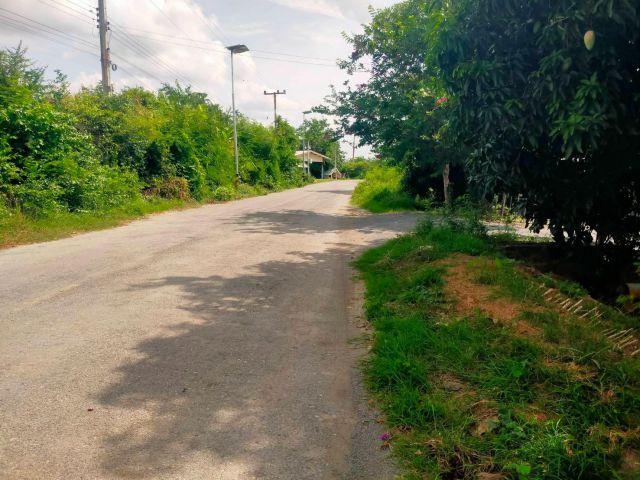 ขายที่ดิน 18ไร่ไร่ละ480000-ติดถนนลาดยาง+คลอง ต.ลำเหย อ.ดอนตูม จ.นครปฐม.เหมาะทำบ้านพัก/สวน/ร้านค้า/ใก้ลอบต.ลำเหย