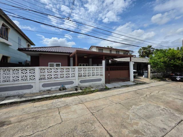 ให้เช่าบ้านเดี่ยวชั้นเดียว รีโนเวทใหม่ทั้งหลัง หมู่บ้านธนินทร ดอนเมือง