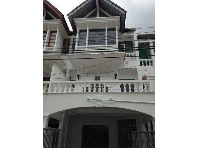 ให้เช่าทาวน์ 3.5 ชั้น 30 ตร.วา 250 ตรม .ถนน นราธิวาส 16 เหมาะอยู่อาศัย หรือ ออฟฟิศ (RT991)