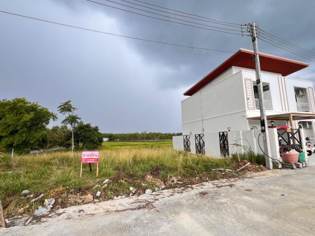 ที่ดิน สร้างหอพัก 78.7 ตรว.
