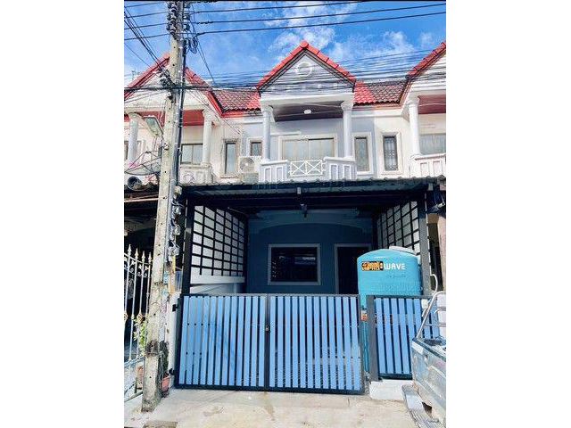 ทาวน์เฮ้าส์ 2 ชั้น รีโนเวทใหม่ สไตล์มินิมอล หมู่บ้านทิพย์มงคล 1 ซอยวัดหนามแดง-บางพลี ลดราคาพิเศษ 350,000 บาท!