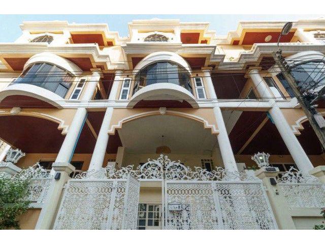 ให้เช่า Luxury Townhome 5 ชั้น ทองหล่อ 25 พื้นที่ 400 ตร.ม. พร้อม Rooftop Jacuzzi และ Home Theater
