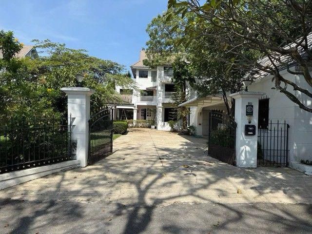 ให้เช่าบ้านเดี่ยว 3 ชั้น หมู่บ้านนวธานี เสรีไทย 59 ที่ดิน 200 ตร.ว. สนามหญ้าใหญ่ เฟอร์ครบ