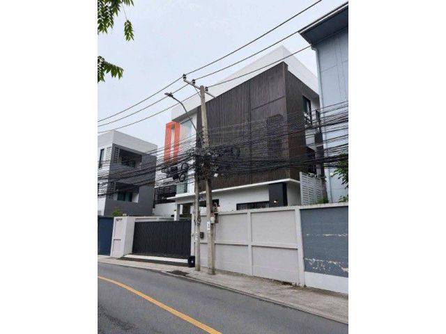ให้เช่าบ้านเดี่ยว 3 ชั้น รัชดา–สุทธิสาร ใกล้ MRT สุทธิสาร พื้นที่ใช้สอย 360 ตร.ม. เหมาะ Home Office และพักอาศัย