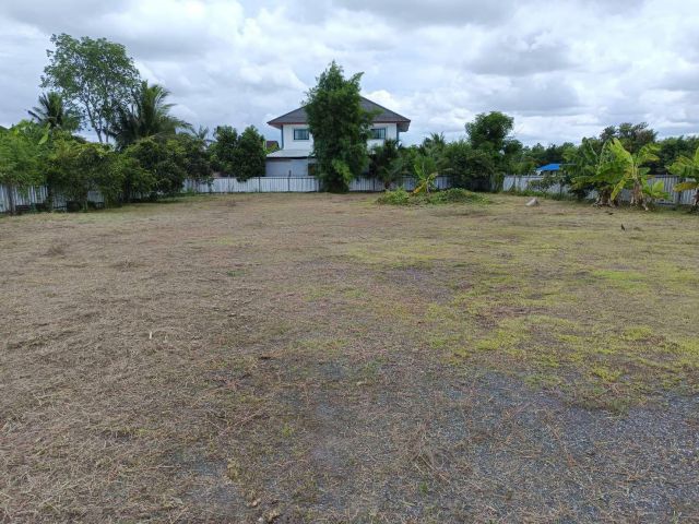 ขายที่ดิน พร้อมบ้านน้อย 2 หลัง