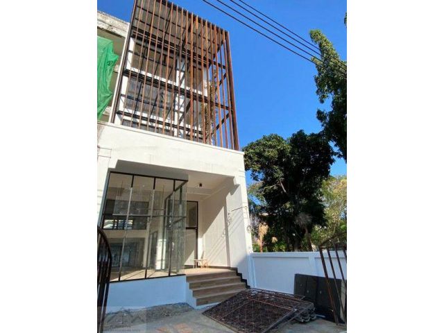 T26-609 ให้เช่า สำนักงาน - ห้องนอน 1 ห้อง ห้องน้ำ 9 ห้อง ชั้นทั้งหมด 5 ชั้น 1 ตารางวา