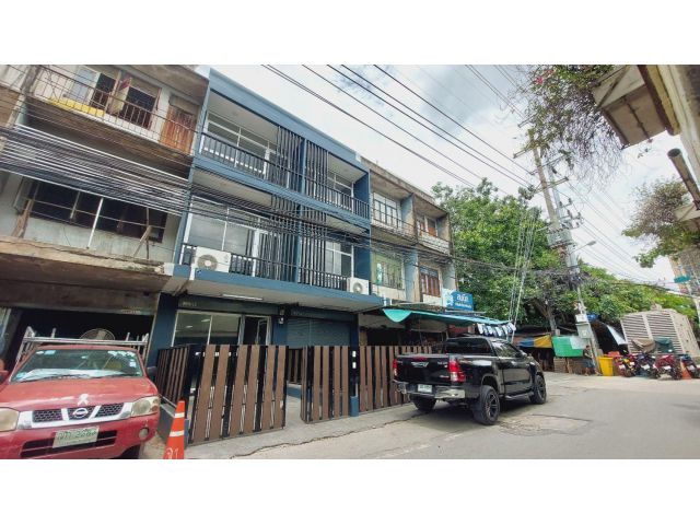 ขายอาคารพาณิชย์ 3.5 ชั้น ปรีดีพนมยงค์ (N.733)