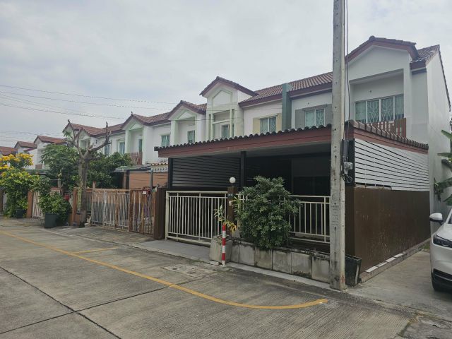 ขายทาวน์เฮาส์ หมู่บ้านไลโอ วงแหวน-ปิ่นเกล้า (ซอยวัดพระเงิน)