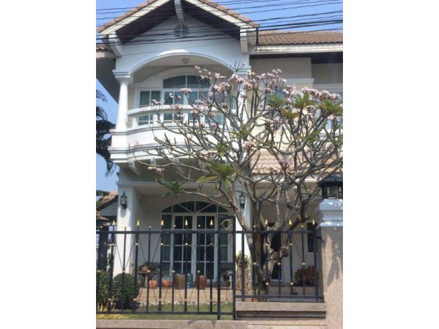 ให้เช่าบ้านเดี่ยวหมู่บ้านภัทรา70 ตร.ว ถนนรามคำแหง 76 มี4 นอน3น้ำ 1 แม่บ้าน ตกแต่งสวย เฟอร์ครบ สวนรอบบ้าน เช่า 45000 บาท/