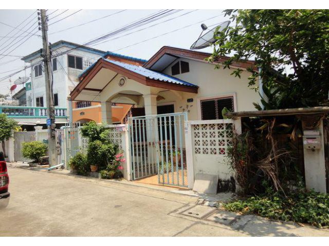ขายบ้านเดี่ยว หมู่บ้านเปี่ยมเจริญ ขจรวิทย์ เนื้อที่ 39.5 ตร.ว. 1 ชั้น 5 นอน 4 น้ำ