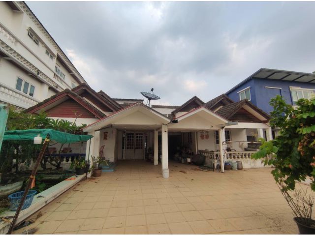 ขายบ้านแฝด 2 หลัง 124 ตร.ว. ทำเลศักยภาพอ่อนนุช-ประเวศ