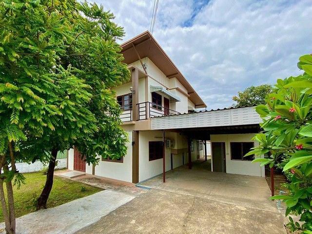 ให้เช่าบ้านโมเดิร์น2ชั้น 100ตรว. 5นอน3น้ำ เช่าลดเหลือ 23,000บ. เฟอร์ครบ เลี้ยงสัตว์ได้ แยกกองทราย บ้านจินดาวิลล่า ต.หนอง