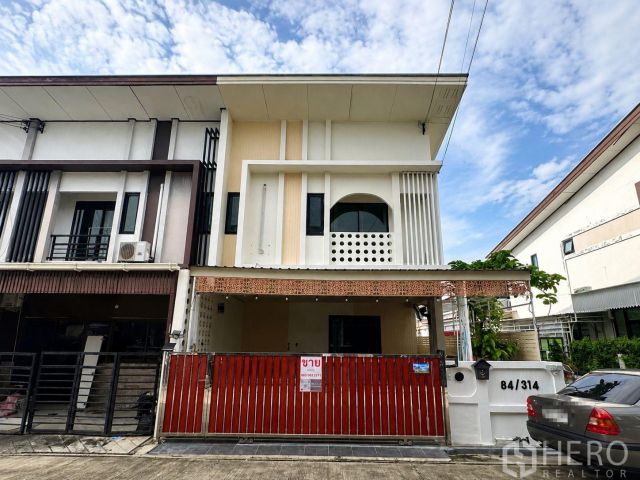 ขายทาวน์โฮมโมเดิร์น 4 ห้องนอน พร้อมครัวปิด โครงการบ้านฟ้าปิยรมย์ เทอร์เร่ (เฟส 12) ลาดสวาย ลำลูกกา ปทุมธานี HRE00937