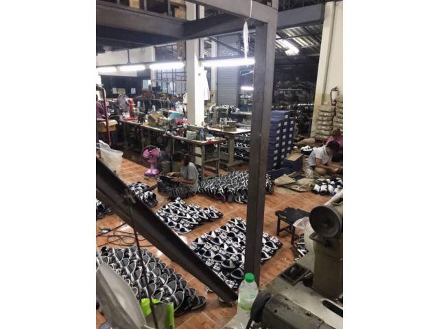 #ขายโรงงานรองเท้าเข้าเทคโอเวอธุรกิจ ทำรองเท้า ไทรน้อย นนทบุรี พื้นที่ 203 ตรว ที่ดิน พร้อม โรงงานโกดัง