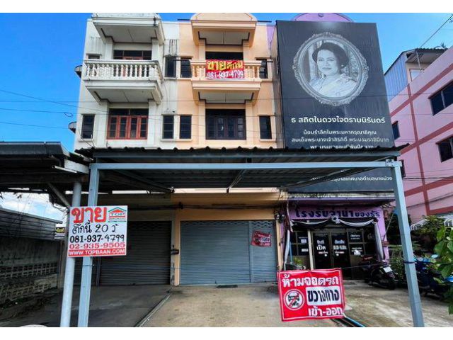 ขายอาคารพาณิชย์ ถนนบางใหญ่-บางคูลัด บางใหญ่ นนทบุรี เนื้อที่ 20 ตร.ว. 1 คูหา 3.5 ชั้น