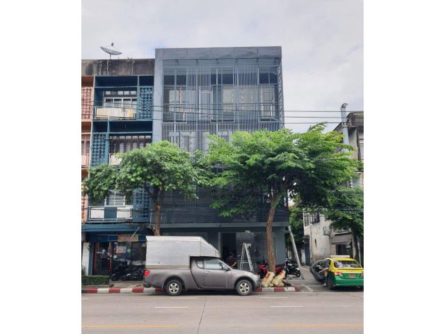 ขายอาคารพาณิชย์ 3 ชั้นมีชั้นลอย ใกล้ MRTสถานี บางโพ (สายสีน้ำเงิน) ใกล้รัฐสภาแห่งใหม่ ทำเลดีมาก