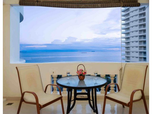 Large Studio for Rent & Sale | Jomtien Complex Condotel