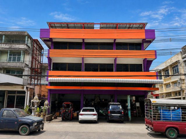 ขายหรือให้เช่า อาคารพาณิชย์สแตนด์อโลน 3 ชั้นครึ่ง 700 ตร.ม. ทำเลทองตรงข้าม รพ.ปทุมธานี และโลตัส HRE00929