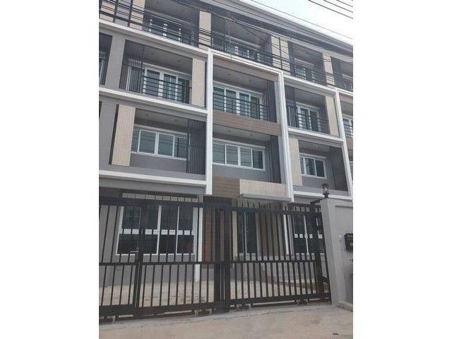 ให้เช่าอาคาร 3.5 ชั้น 50 ตรว. 3 ห้องนอน 6 ห้องน้ำ มีลิฟท์โดยสาร ใกล้รถไฟฟ้า ศรีนครินทร์ 38 (RT994)