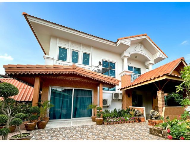 บ้านเดี่ยวหลังใหญ่ พื้นที่เยอะ ติดถนน 3 ด้าน พร้อมห้องสำหรับค้าขาย/เปิดออฟฟิศ ติดถนนเมน
