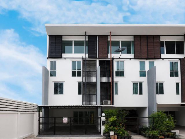 ขายทาวน์โฮม 3.5 ชั้น ม.ดิแอททิค 23.1 ตร.ว. 5นอน 3น้ำ [แจ้งวัฒนะ] ขาย 3.48ล้าน