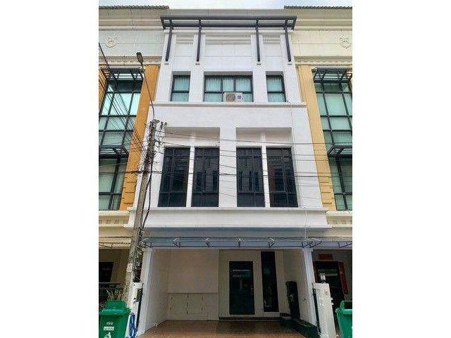 ให้เช่าทาวน์โฮม 3.5 ชั้น 4 ห้องน้ำ 3 ห้องนอน พร้อมเฟอร์นิเจอร์ โครงการ บ้านกลางกรุง ออฟฟิศ พาร์ค บางนา