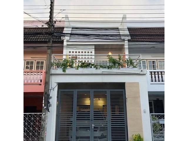 ให้เช่าทาวน์เฮ้าส์ 2 ชั้น หมู่บ้าน คลองจั่นวิลล่า2 ถนนนวมินทร์ รามอินทรา ซอยนวมินทร์ 149 ใกล้Fashion island