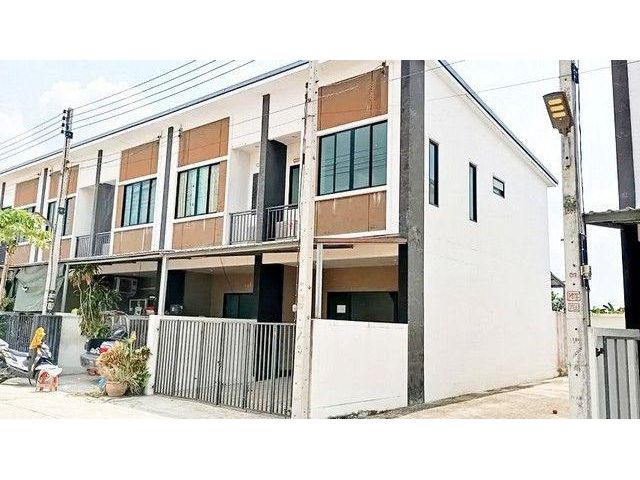 บ้านพร้อมอยู่ คลอง 8 ธัญบุรี โปรโมชันพิเศษ! พร้อมเงินเหลือสูงสุดสองถึงสามแสนบาท* ราคาเริ่มต้นเพียง 1.9 ล้านบาท ฟรีค่าใช้