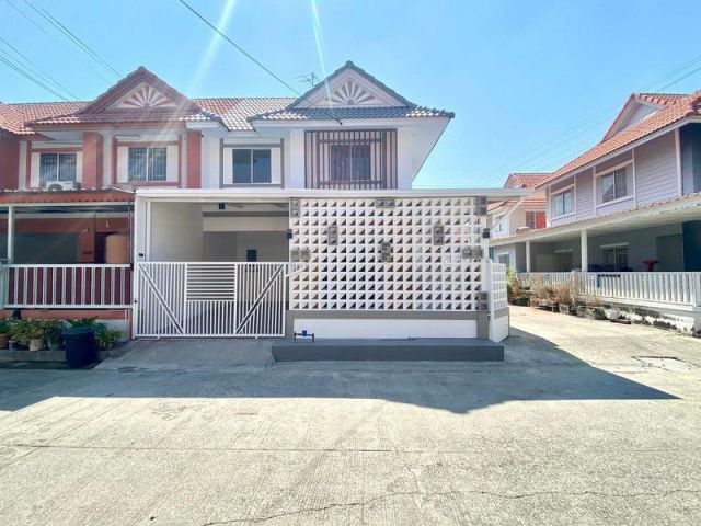 *ฟรีโอน*ขายทาวน์เฮ้าส์หลังมุม รีโนเวทพร้อมอยู่ หมู่บ้านพฤกษา ซี ถนนเลียบคลองสาม คลองหลวง ปทุมธานี.