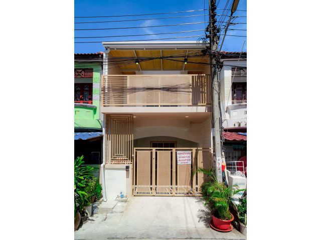 ปิยวรารมย์ เฟส3 ถนนบ้านกล้วย ทาวน์เฮาส์ 2 ชั้น ตกแต่งใหม่พร้อมอยู่  หลังบ้านมีพื้นที่กว้าง