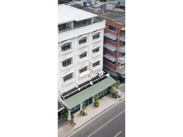 อาคารพาณิชย์หัวมุม 5 ชั้น 2 คูหา 15นอน 15น้ำ MRT ลาดพร้าว 101 249ม. และ เดอะมอลล์ บางกะปิ 950ม.40 ตร.ว. 640 ตร.ม. จอดรถ