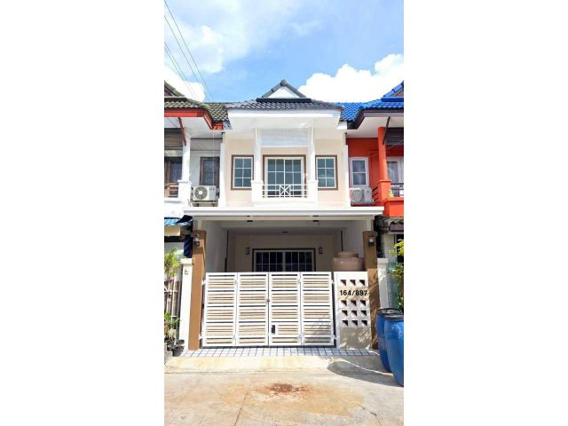 หมู่บ้านดิเอมเมอรัลด์พาร์ค2 ทำเลชัยพฤกษ์ ราชพฤกษ์ ทาวน์เฮ้าส์ 2 ชั้น  ตกแต่งใหม่พร้อมอยู่
