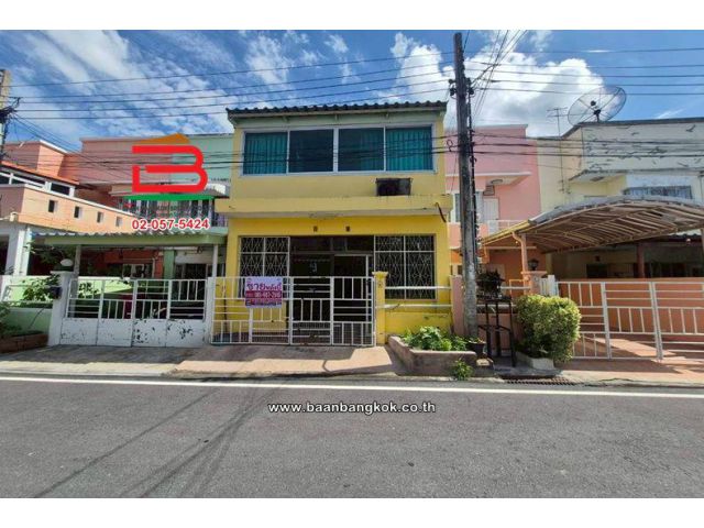 ทาวน์เฮาส์ 2 ชั้น เนื้อที่ 18 ตร.ว. หมู่บ้านบัวทอง (ซอย 17/2/3), ใกล้สถานีรถไฟฟ้า MRT คลองบางไผ่ อำเภอบางบัวทอง นนทบุรี