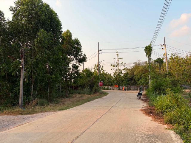 ขายที่ดินแปลงสวย 4 ไร่ 3 งานเศษ ต.หนองบอนแดง อ.บ้านบึง จ.ชลบุรี ใกล้ถนนหลวงเส้น 349 จารุวร (พนัสนิคม-บ้านบึง)