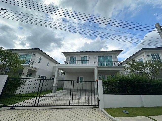 ให้เช่าบ้านเดี่ยวหรูสไตล์ Modern 4 ห้องนอน โครงการลัดดารมย์ จตุโชติ 15 เดินทางสะดวก ใกล้ทางด่วน ด่านจตุโชติ และด่านสุขาภ