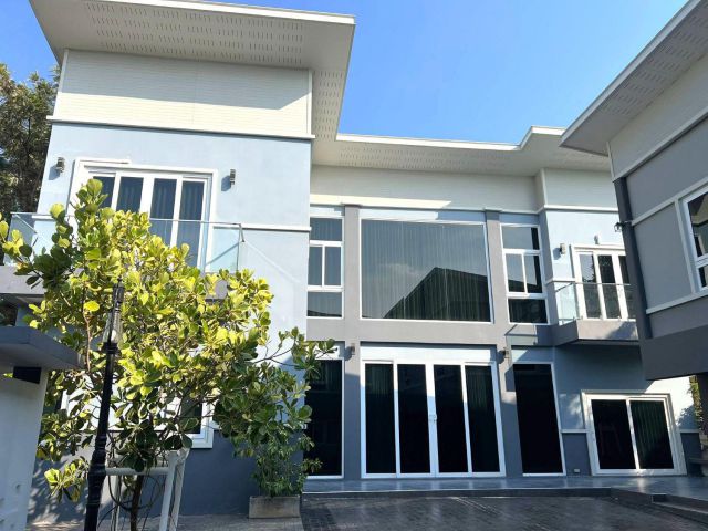 ขายบ้านเดี่ยว 2 ชั้น 2 หลัง เนื้อที่รวม 250 ตารางวา พร้อมอยู่ ทำเลทองติดสะพานมิตรภาพไทย-ลาว จังหวัดหนองคาย ราคาลดสุดพิเศษ