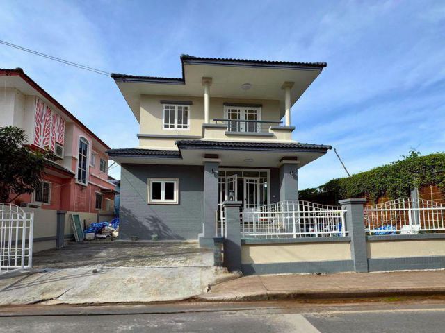 บ้านเดี่ยวหลังมุม หมู่บ้านวรารมย์ ประชาอุทิศ 98 ขนาด 52.3 ตารางวา 3 ห้องนอน รีโนเวทใหม่พร้อมอยู่ ซอยประชาอุทิศ 98