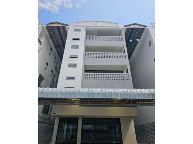 ให้เช่าอาคาร 5 ชั้น พร้อมดาดฟ้า พื้นที่ 880 ตร.ม. ซอยบางนา–ตราด 12 ใกล้ BTS บางนา เข้าออกได้ทั้งถนนบางนา–ตราด