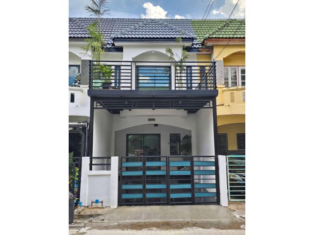 หมู่บ้านกานต์มณี ไทรน้อย นนทบุรี ทาวน์เฮาส์ 2 ชั้น มีระเบียงด้านหน้า รับลม ต้นสายรถเมล์134,516