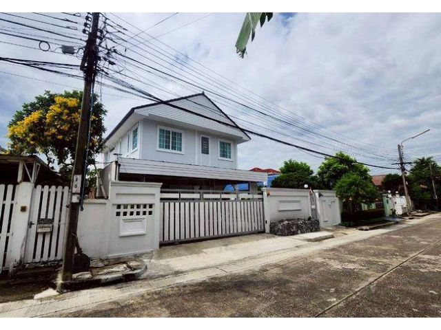ขายบ้านเดี่ยว หมู่บ้านสัมมากร รามคําแหง 112 สะพานสูง กรุงเทพ เนื้อที่ 66 ตร.ว. 2 ชั้น 3 นอน 4 น้ำ