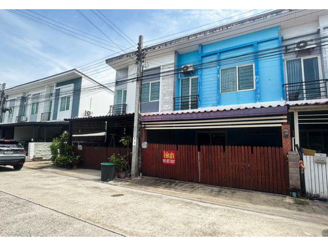 ให้เช่าทาวน์เฮ้าส์ หมู่บ้านกัสโต้ บางนา-สุวรรณภูมิ เนื้อที่ 18.5 ตร.ว. 2 ชั้น 3 นอน 2 น้ำ พร้อมอยู่