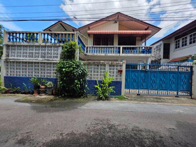 ขายด่วน บ้านเดี่ยว 2 ชั้น ซอยฉิมพลี 14 แยก 4 ขนาดที่ดิน 52 ตร.ว. ทำเลทองใกล้รถไฟฟ้าตลิ่งชัน ราคาช็อคตลาด