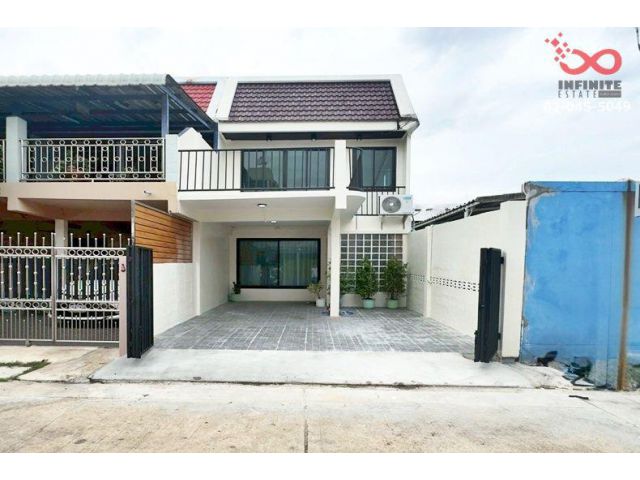 ขายทาวน์เฮ้าส์ 2 ชั้น 22 ตรว. รีโนเวทใหม่ ซอยอ่อนนุช 40 สุขุมวิท 77 ใกล้ BTS