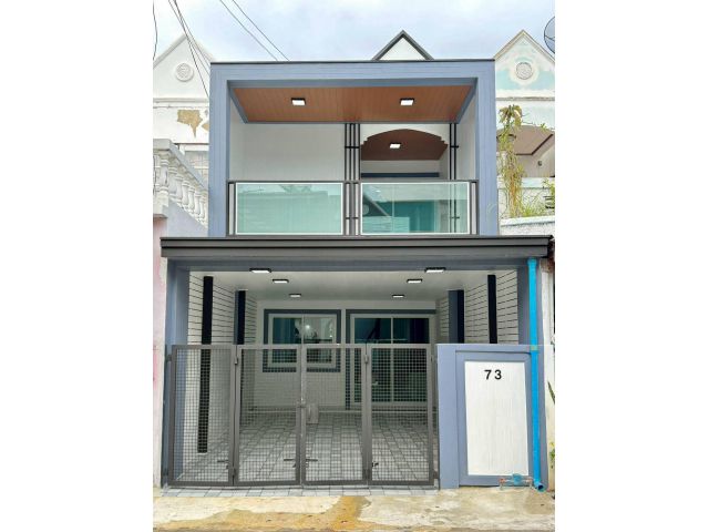 หมู่บ้านสวนทองวิลเลจ (ทำเลดีใกล้ท่าน้ำนนท์) ทาวน์เฮาส์ 2 ชั้น มีระเบียงด้านหน้า ตกแต่งใหม่พร้อมเฟอร์นิเจอร์